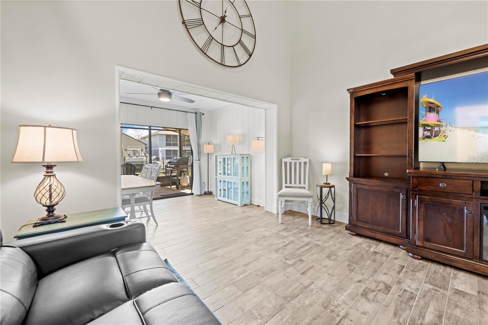 Image 18 of 65 For 11436 Clubview Drive