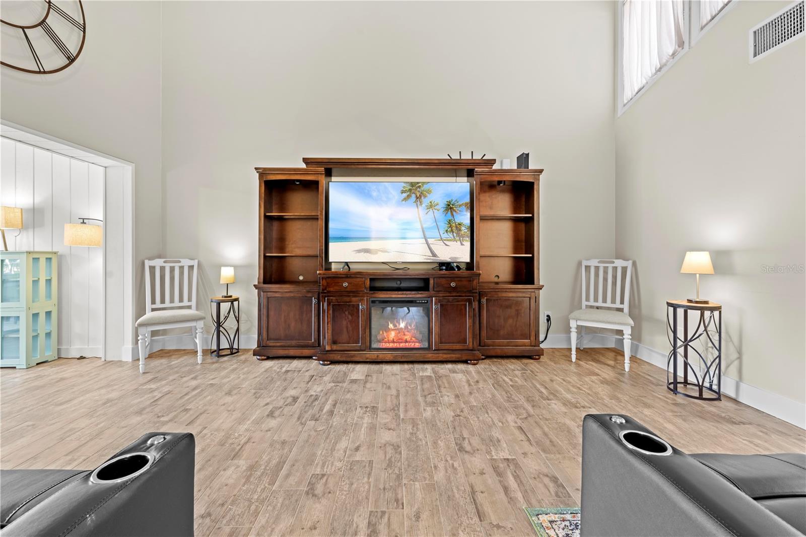 Image 19 of 65 For 11436 Clubview Drive