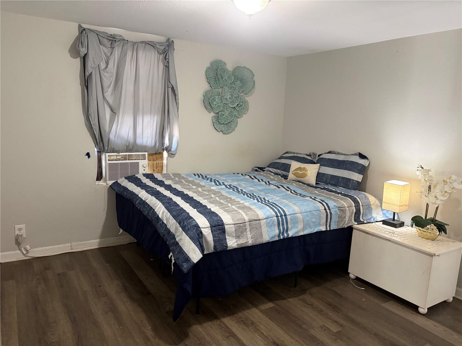 Listing photo id 10 for 6905 Pearson Lane