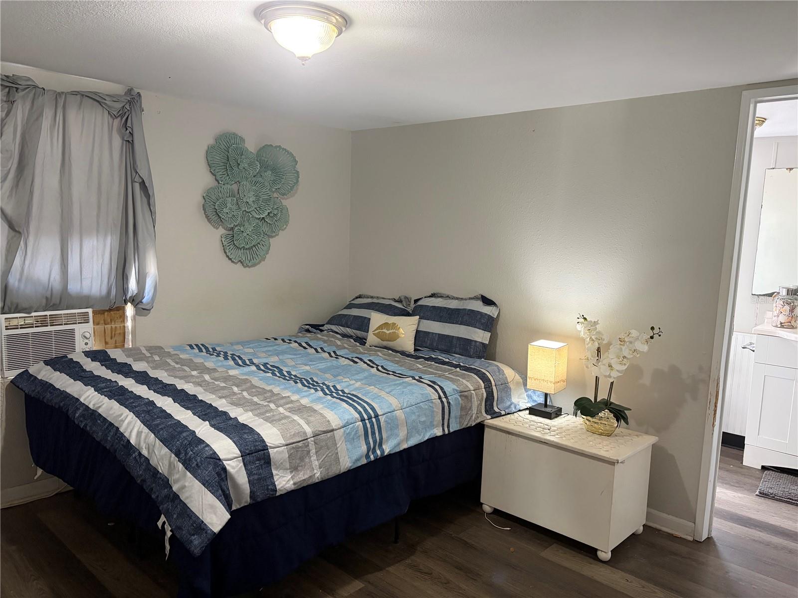 Listing photo id 11 for 6905 Pearson Lane