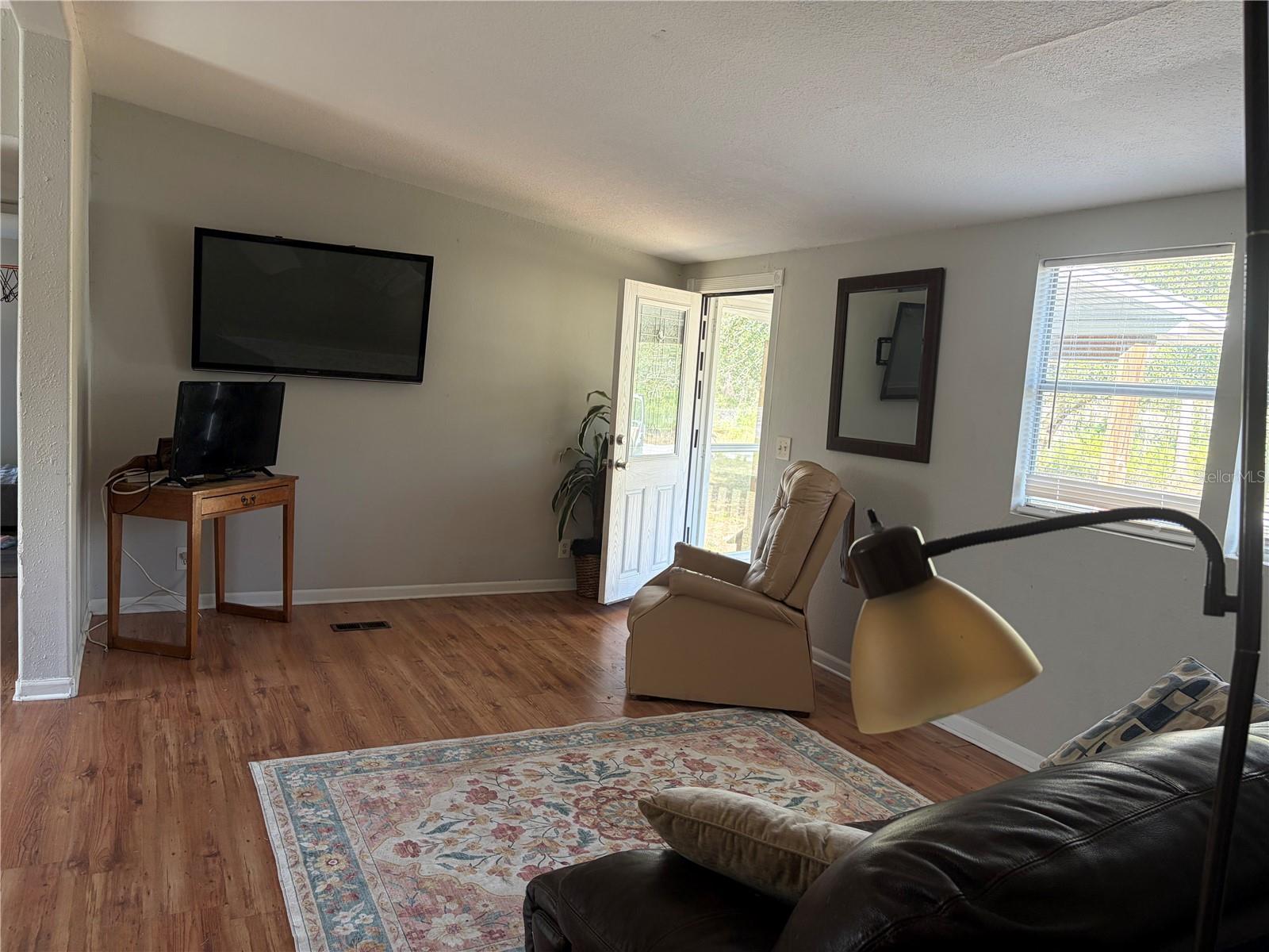 Listing photo id 15 for 6905 Pearson Lane