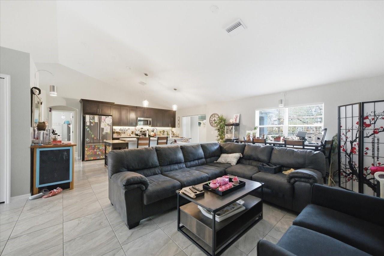 Image 25 of 54 For 12015 Phoenix Avenue