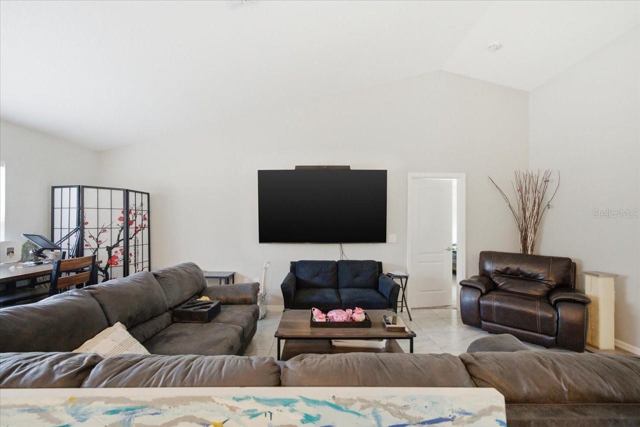 Image 26 of 54 For 12015 Phoenix Avenue