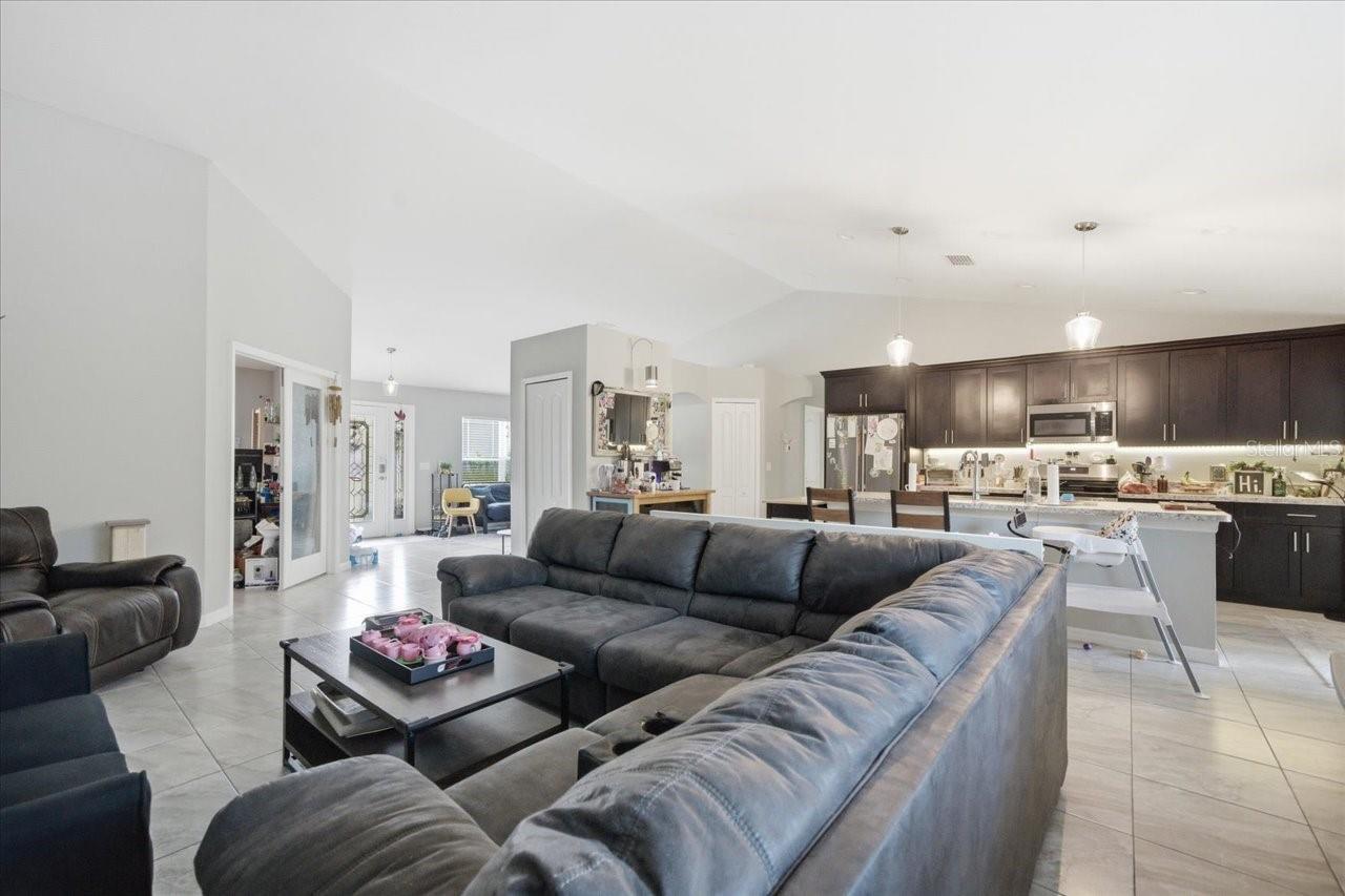 Image 28 of 54 For 12015 Phoenix Avenue