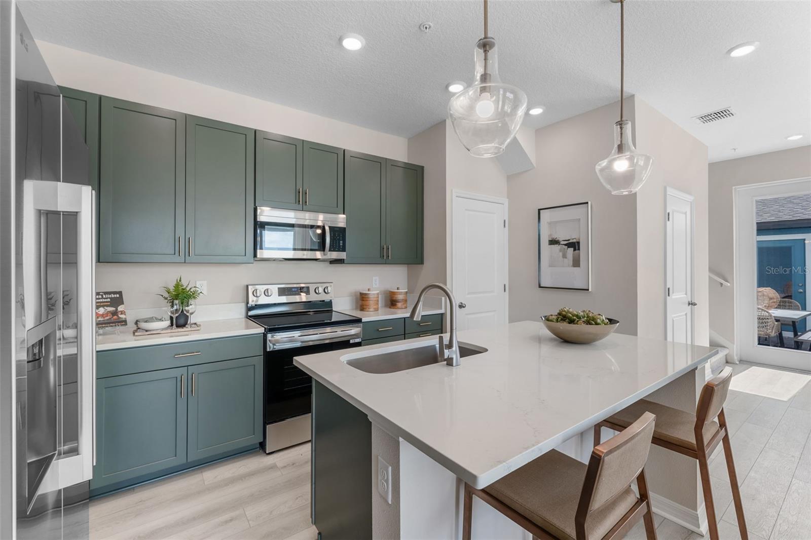 Image 5 of 22 For 612 Emerald Grove Drive