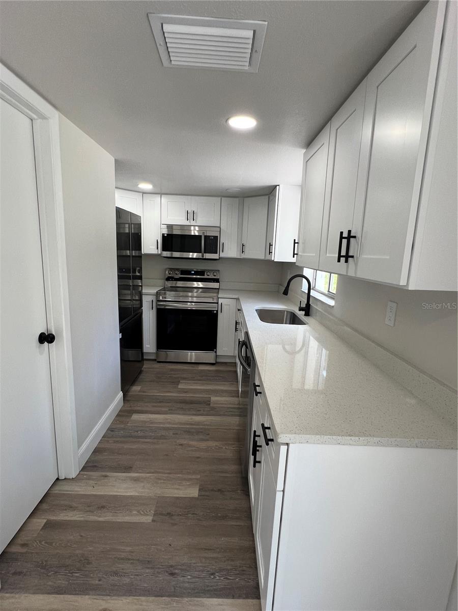 Image 4 of 11 For 11031 Spoonbill Road