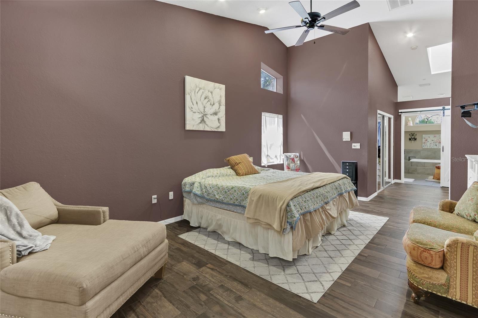 Listing photo id 11 for 8021 Moonlight Lane