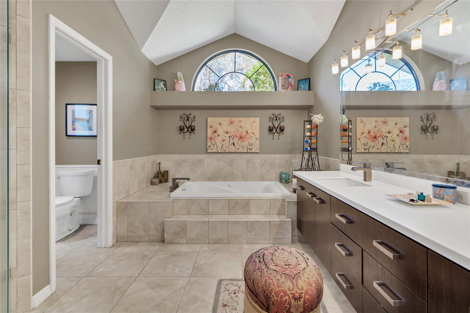 Listing photo id 14 for 8021 Moonlight Lane