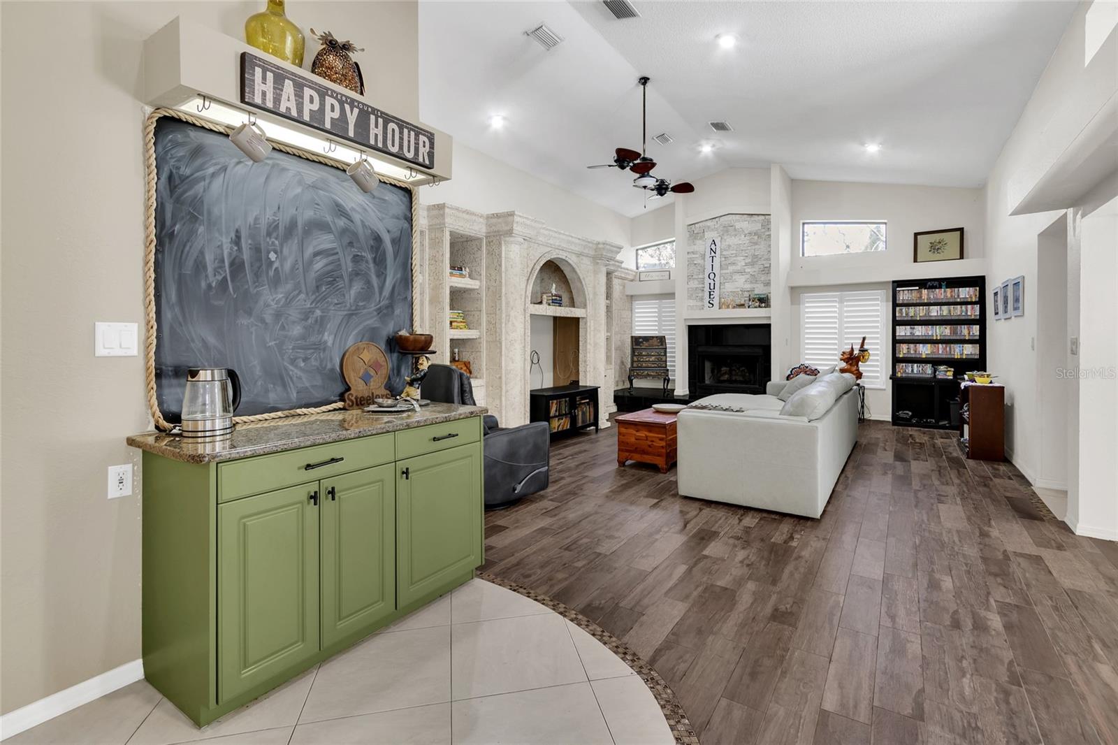 Listing photo id 19 for 8021 Moonlight Lane