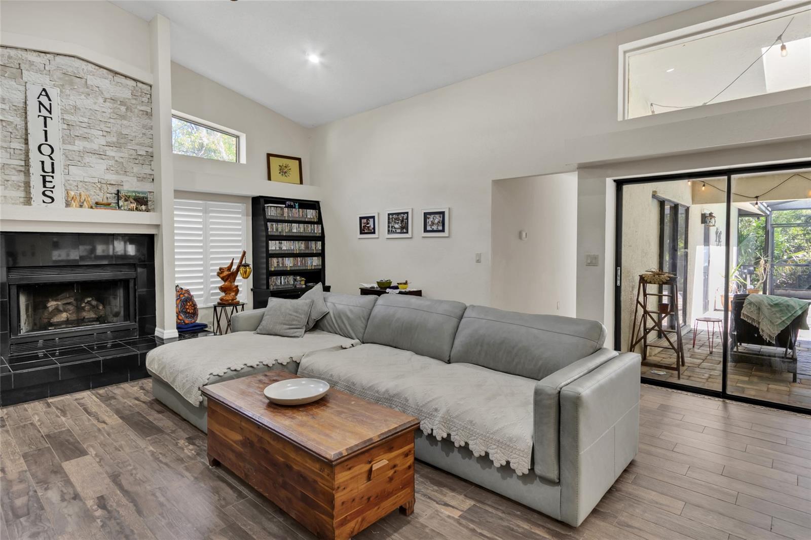 Listing photo id 23 for 8021 Moonlight Lane