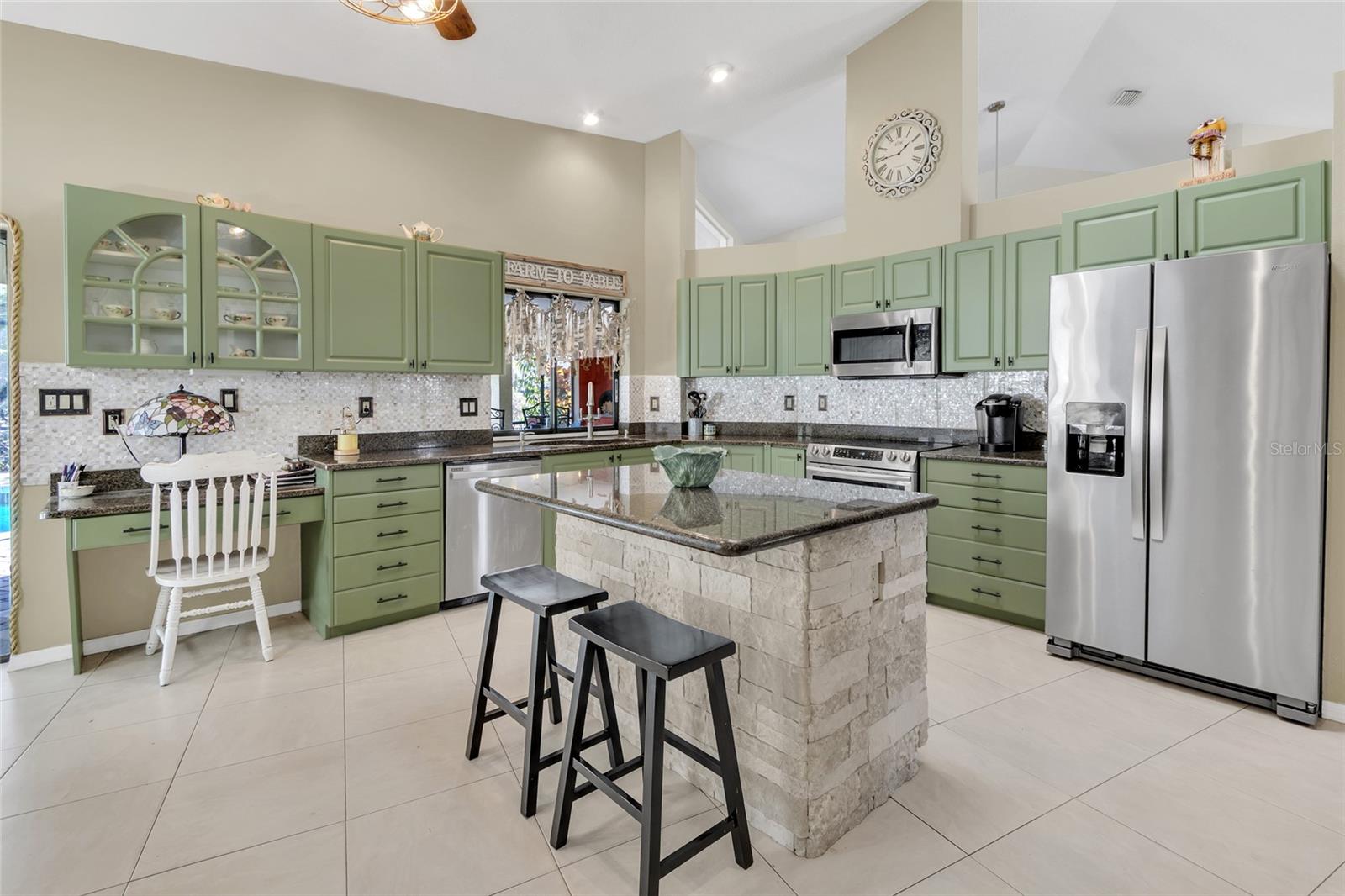 Listing photo id 28 for 8021 Moonlight Lane