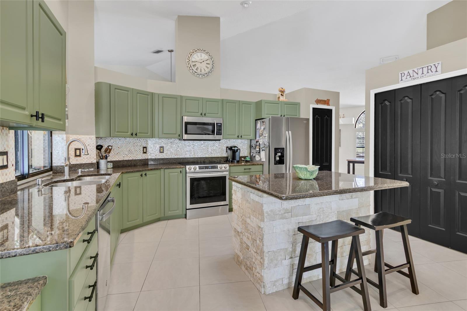 Listing photo id 29 for 8021 Moonlight Lane