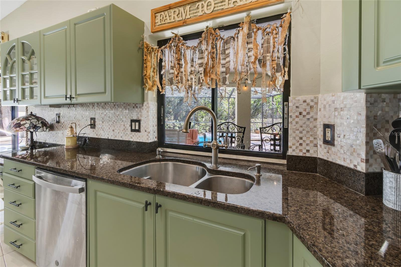 Listing photo id 32 for 8021 Moonlight Lane