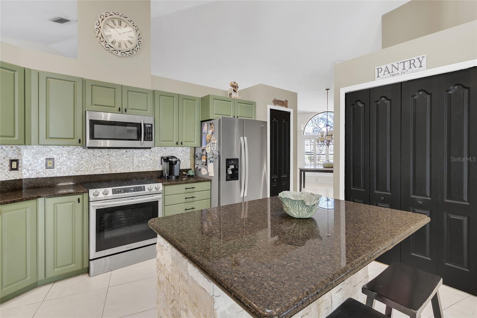 Listing photo id 33 for 8021 Moonlight Lane