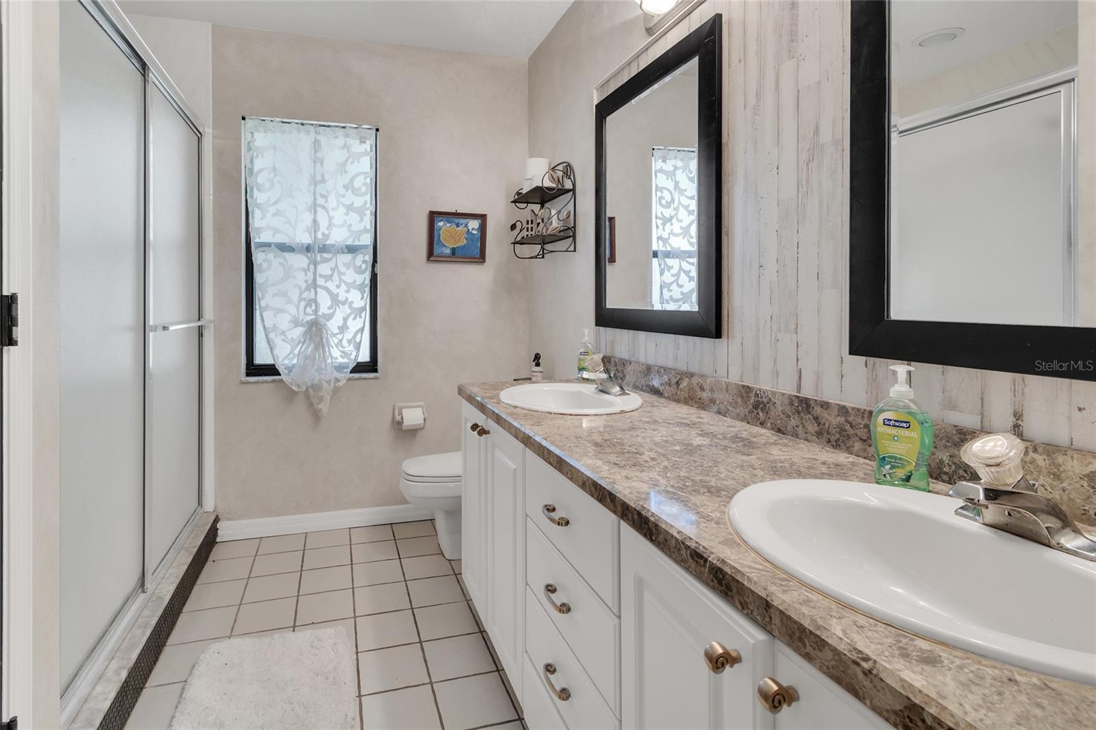 Listing photo id 37 for 8021 Moonlight Lane