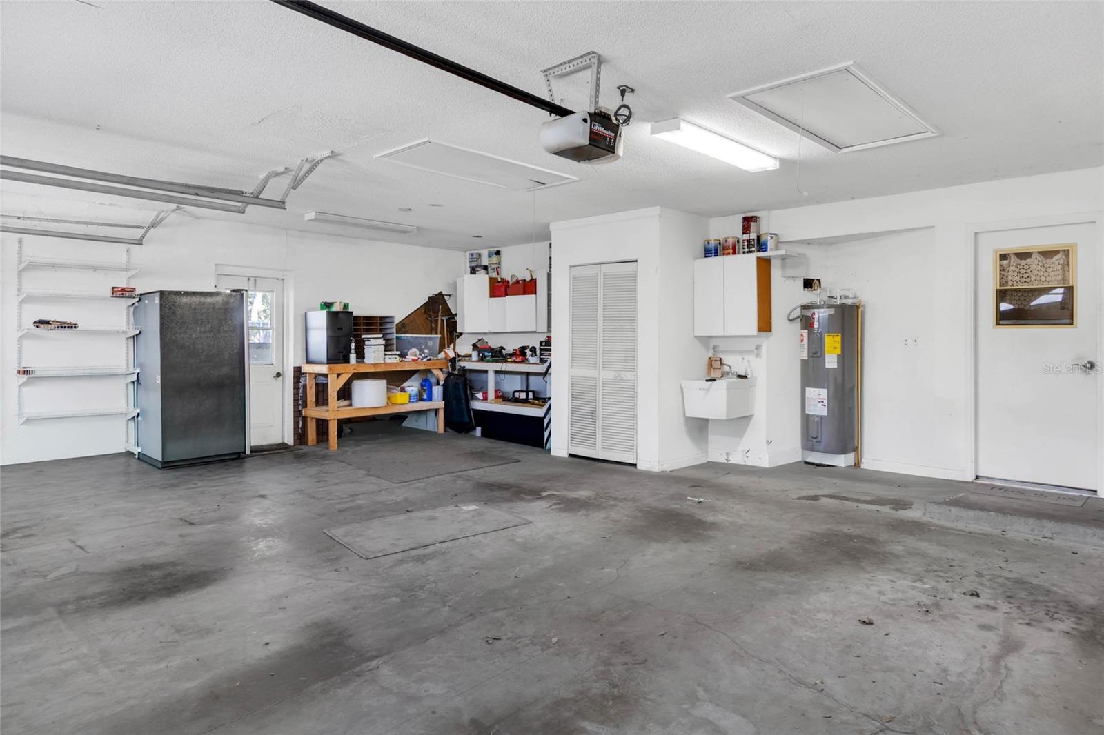 Listing photo id 52 for 8021 Moonlight Lane