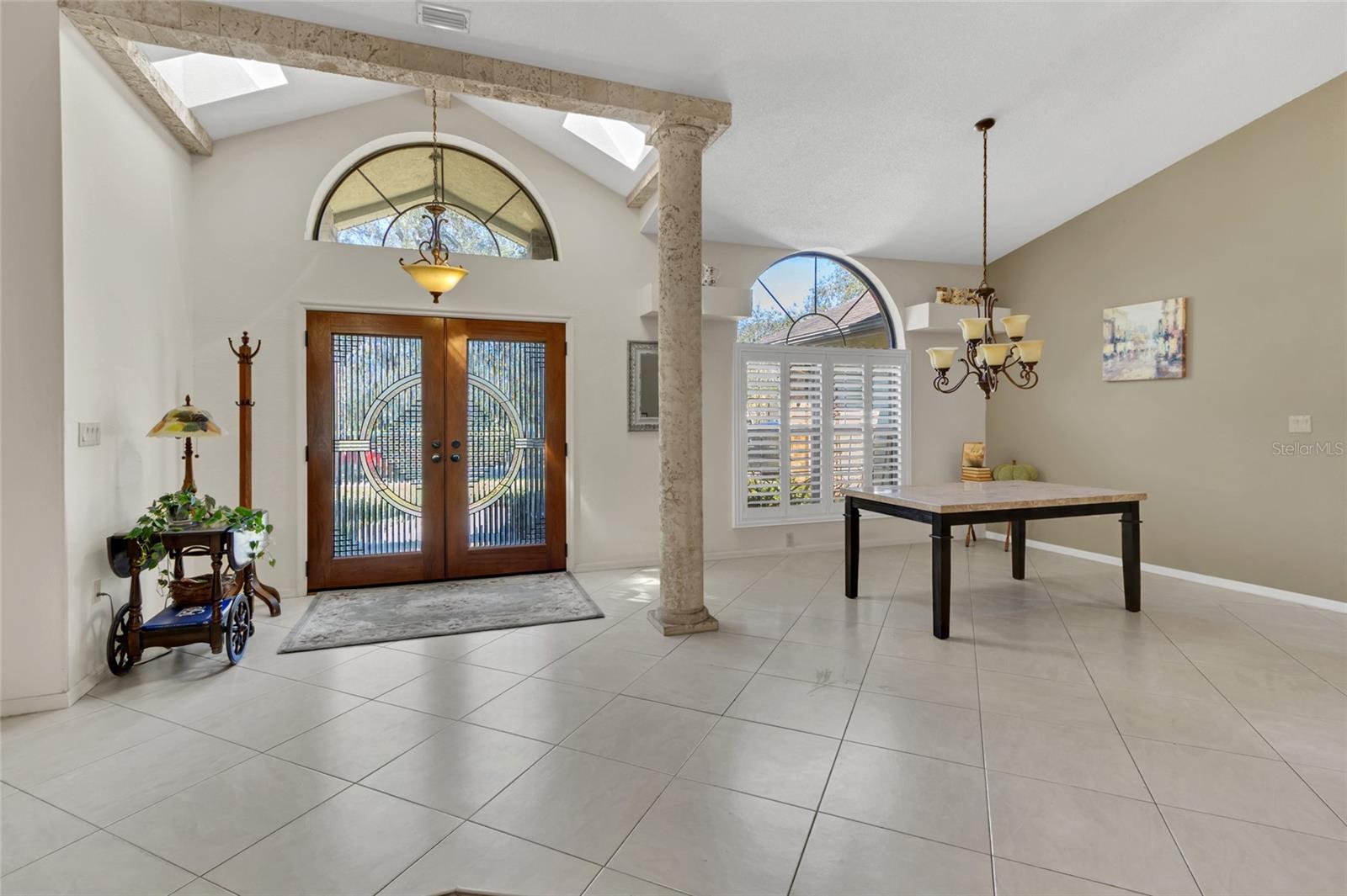 Listing photo id 4 for 8021 Moonlight Lane