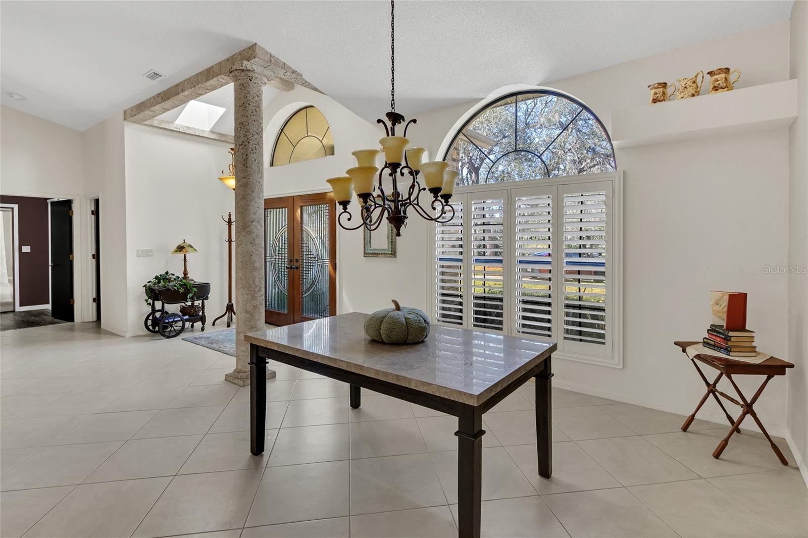 Listing photo id 6 for 8021 Moonlight Lane