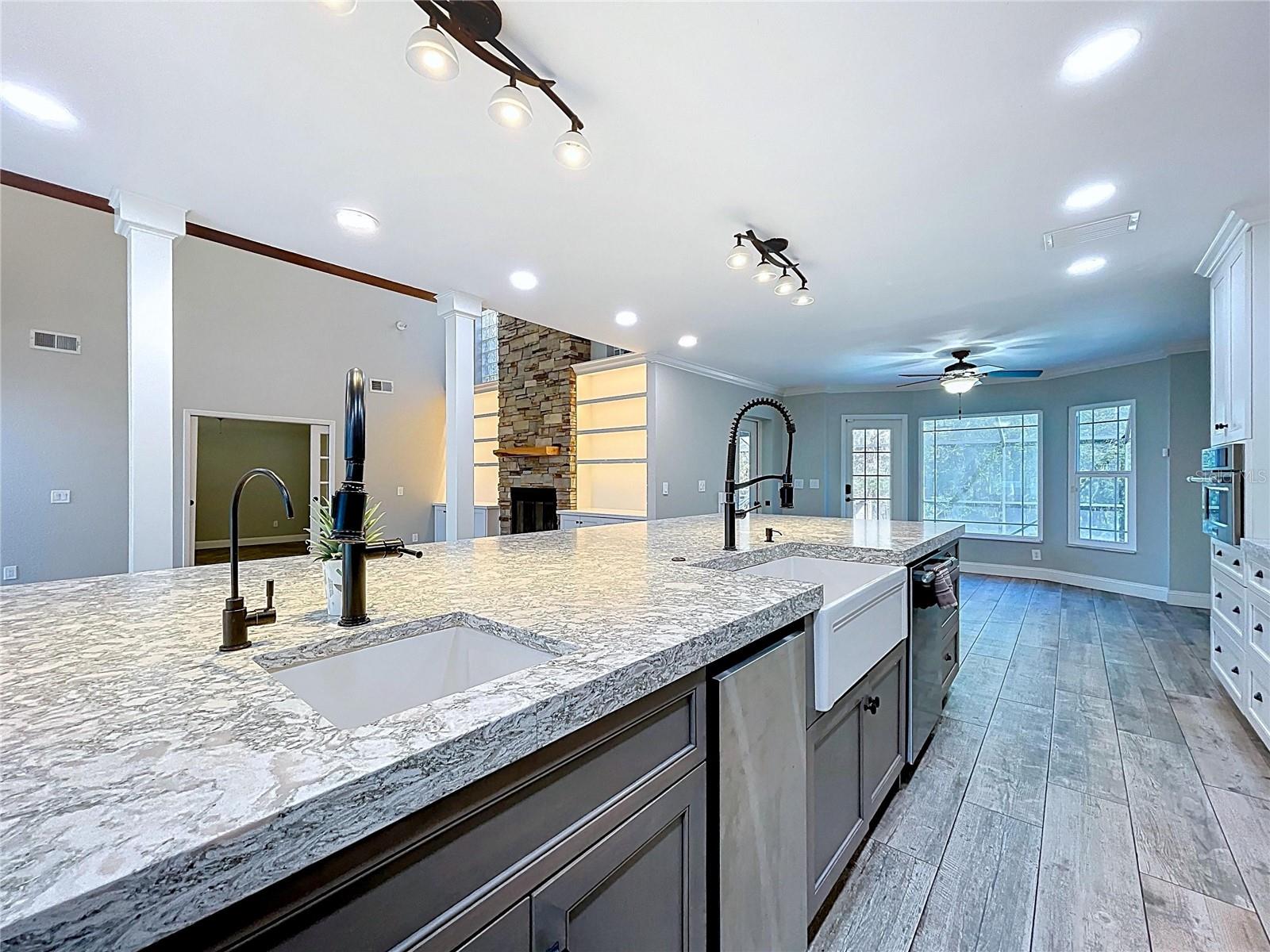 Listing photo id 14 for 10655 Lakeview Drive