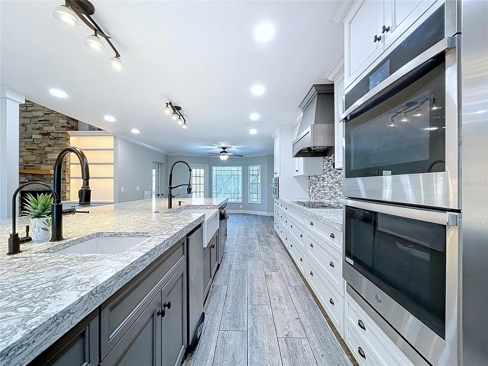 Listing photo id 15 for 10655 Lakeview Drive