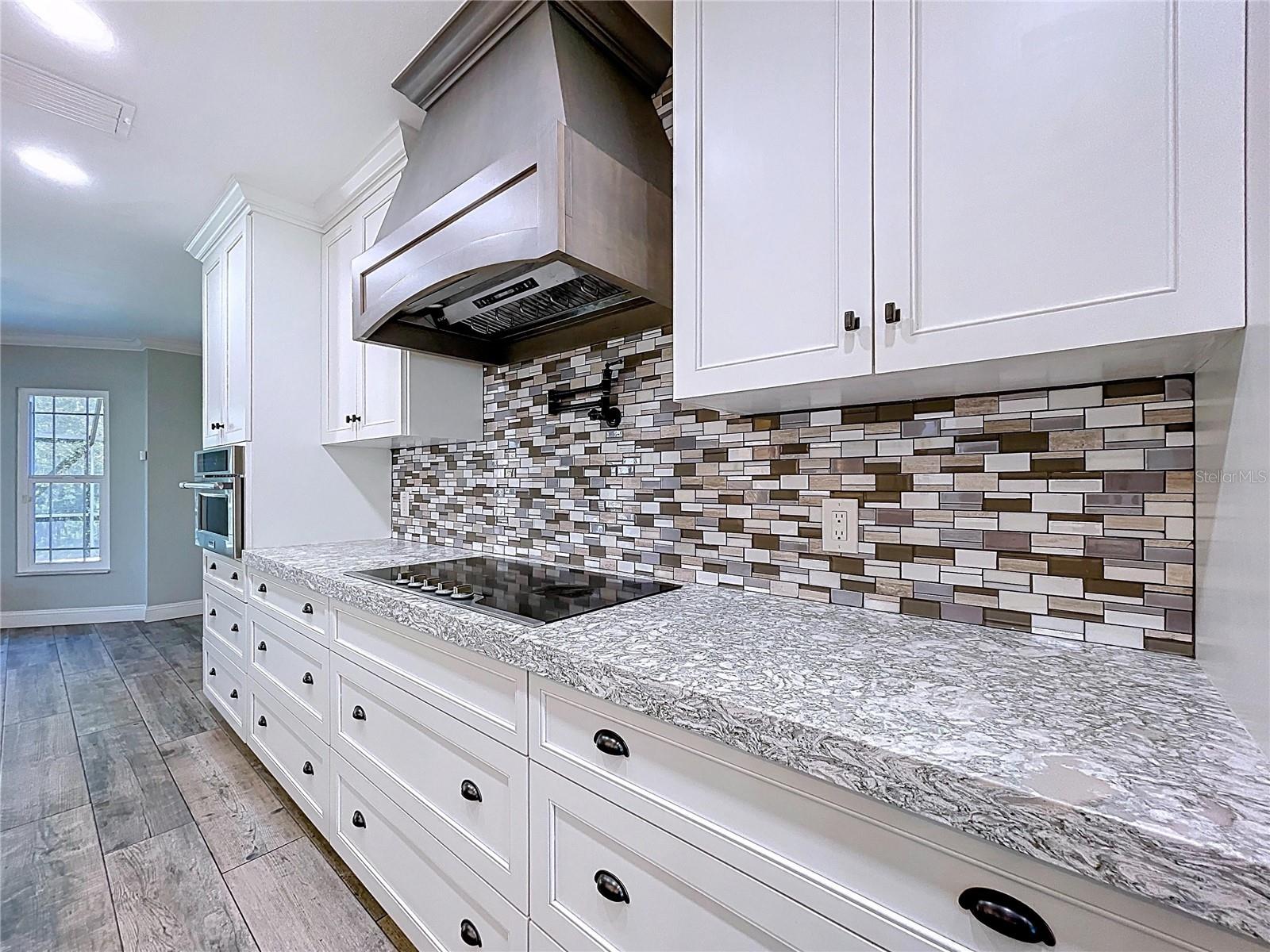 Listing photo id 16 for 10655 Lakeview Drive