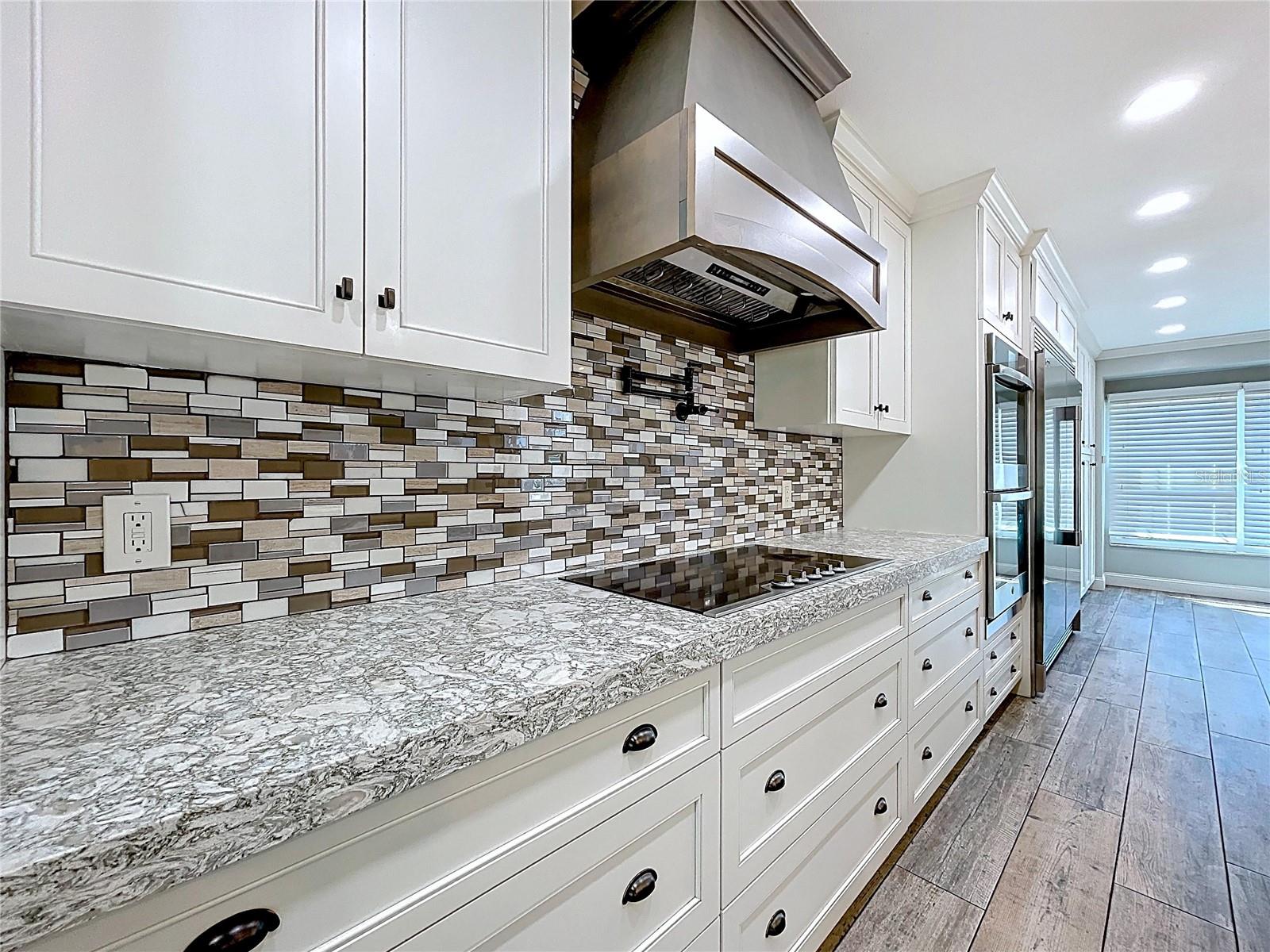 Listing photo id 17 for 10655 Lakeview Drive