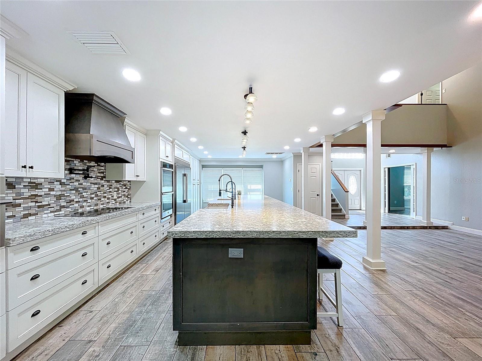 Listing photo id 18 for 10655 Lakeview Drive