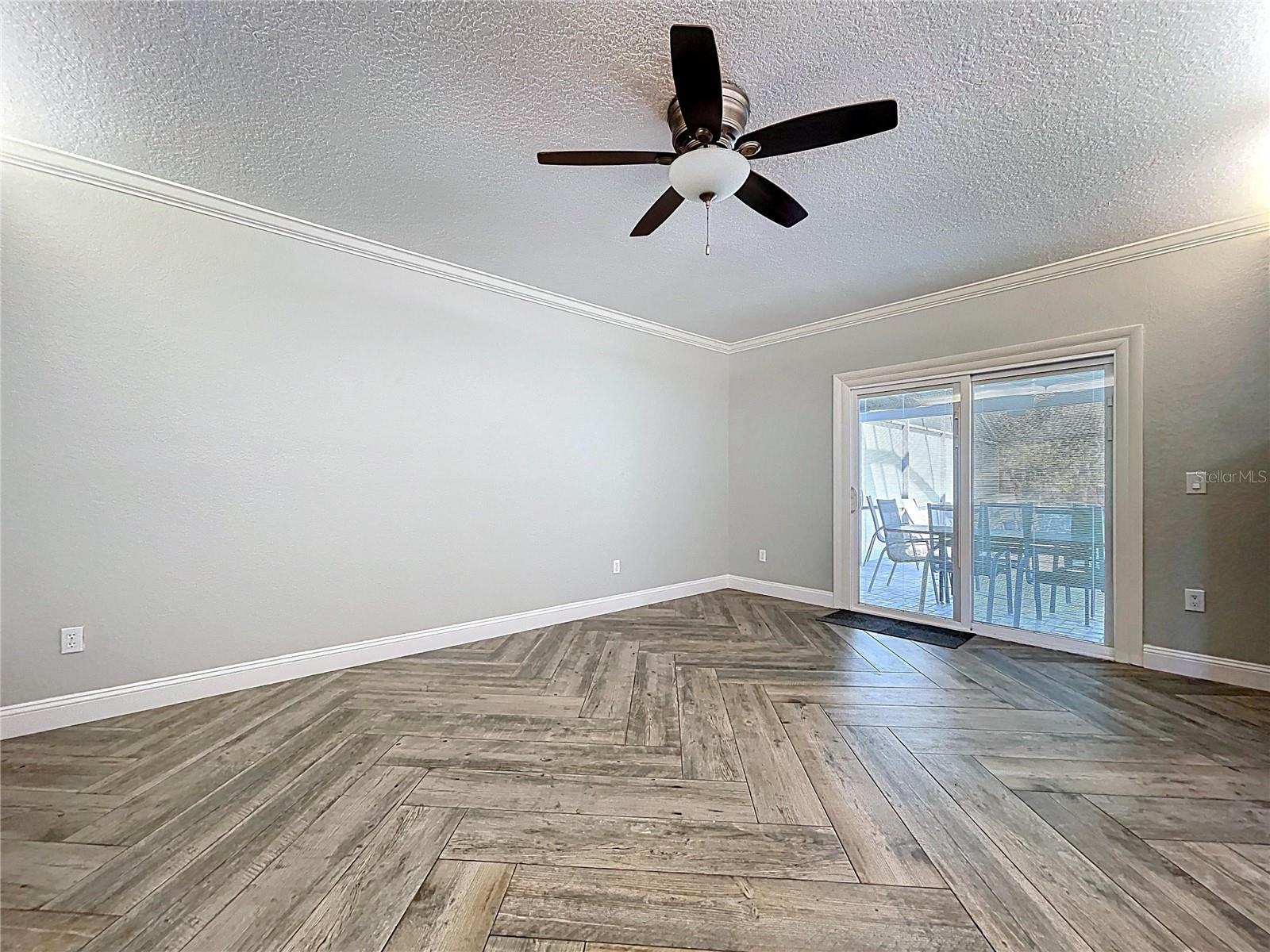 Listing photo id 25 for 10655 Lakeview Drive