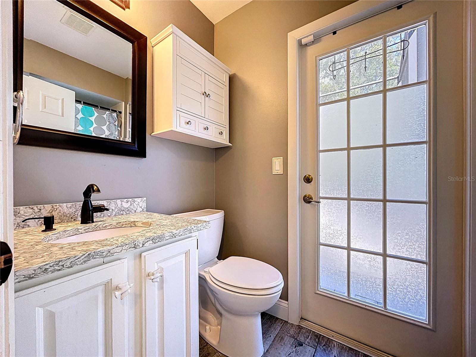 Listing photo id 27 for 10655 Lakeview Drive