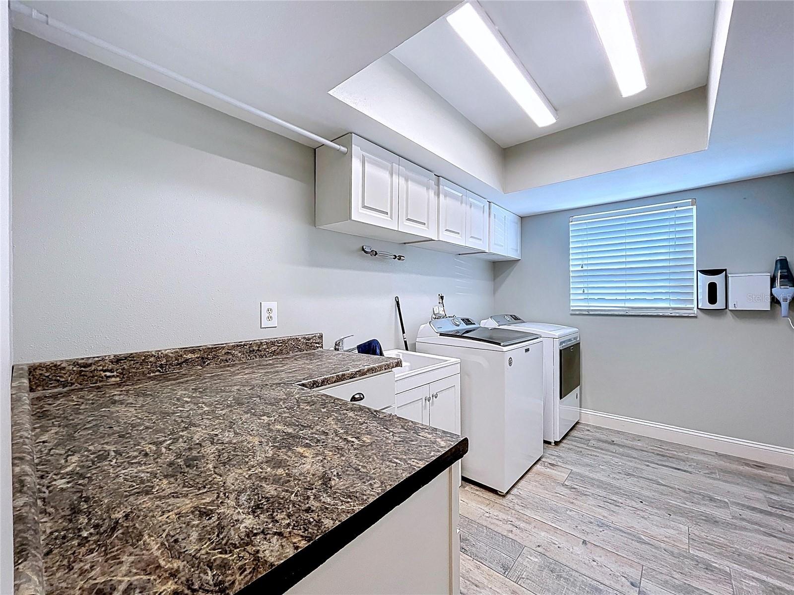 Listing photo id 28 for 10655 Lakeview Drive