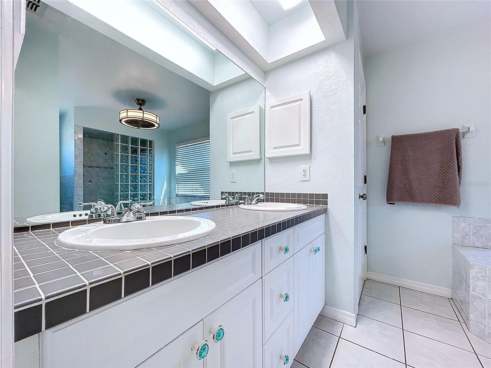 Listing photo id 36 for 10655 Lakeview Drive