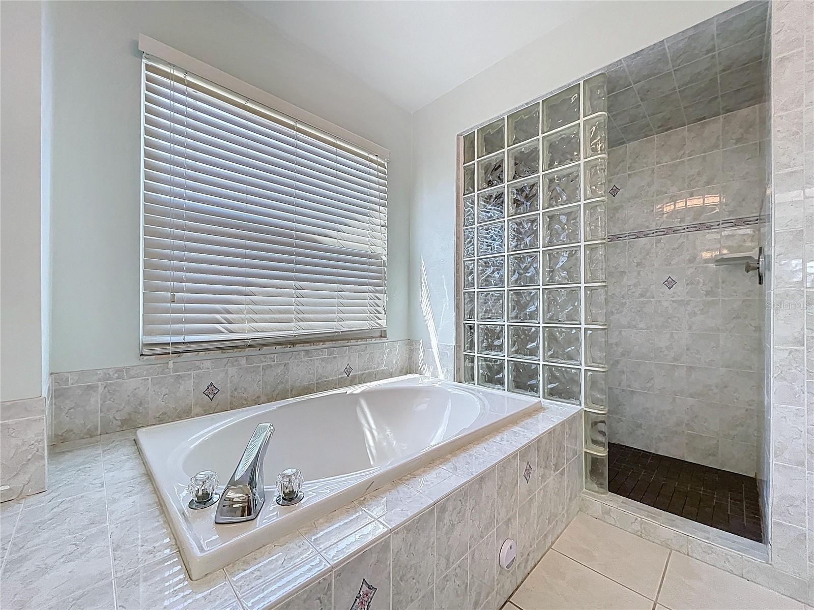 Listing photo id 37 for 10655 Lakeview Drive