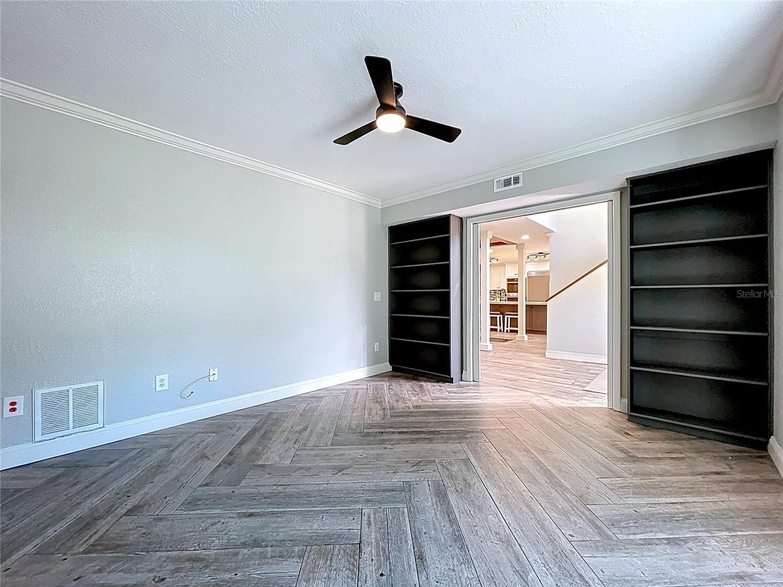 Listing photo id 2 for 10655 Lakeview Drive