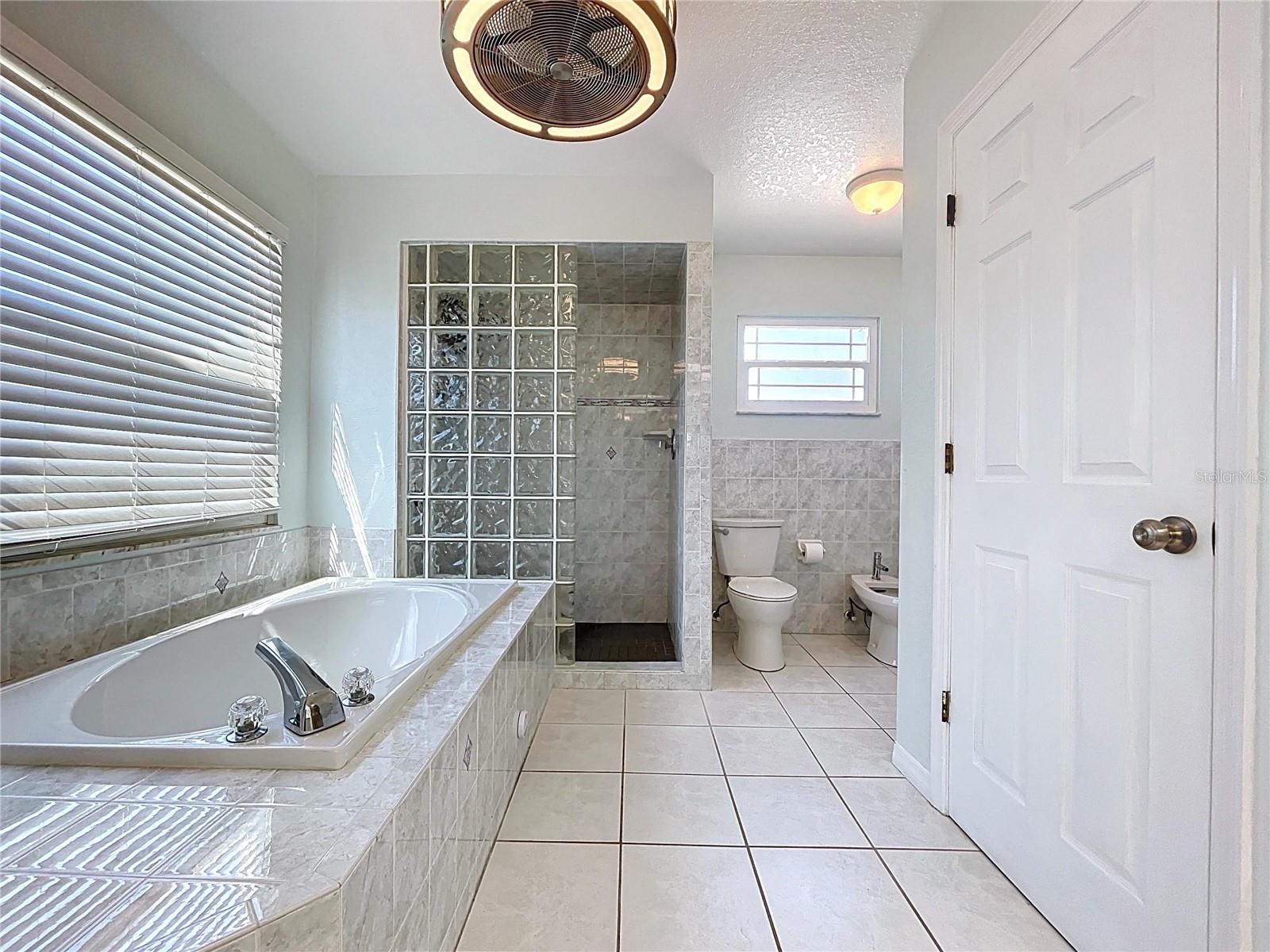 Listing photo id 38 for 10655 Lakeview Drive