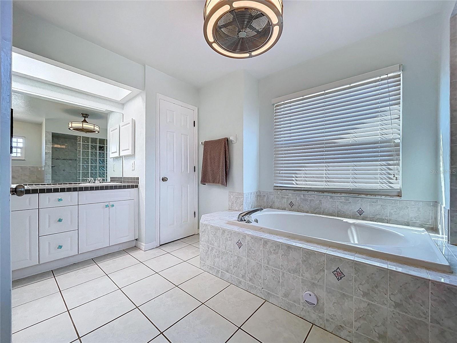 Listing photo id 39 for 10655 Lakeview Drive