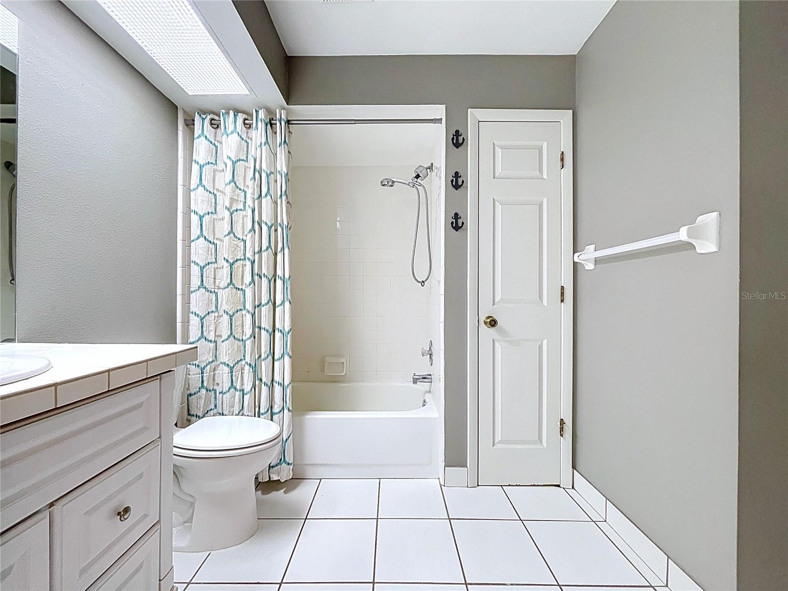 Listing photo id 43 for 10655 Lakeview Drive