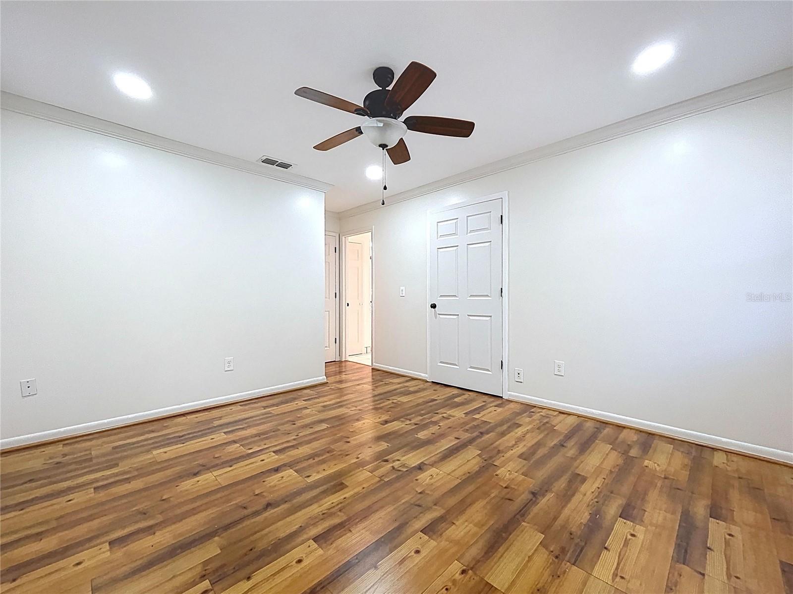 Listing photo id 46 for 10655 Lakeview Drive