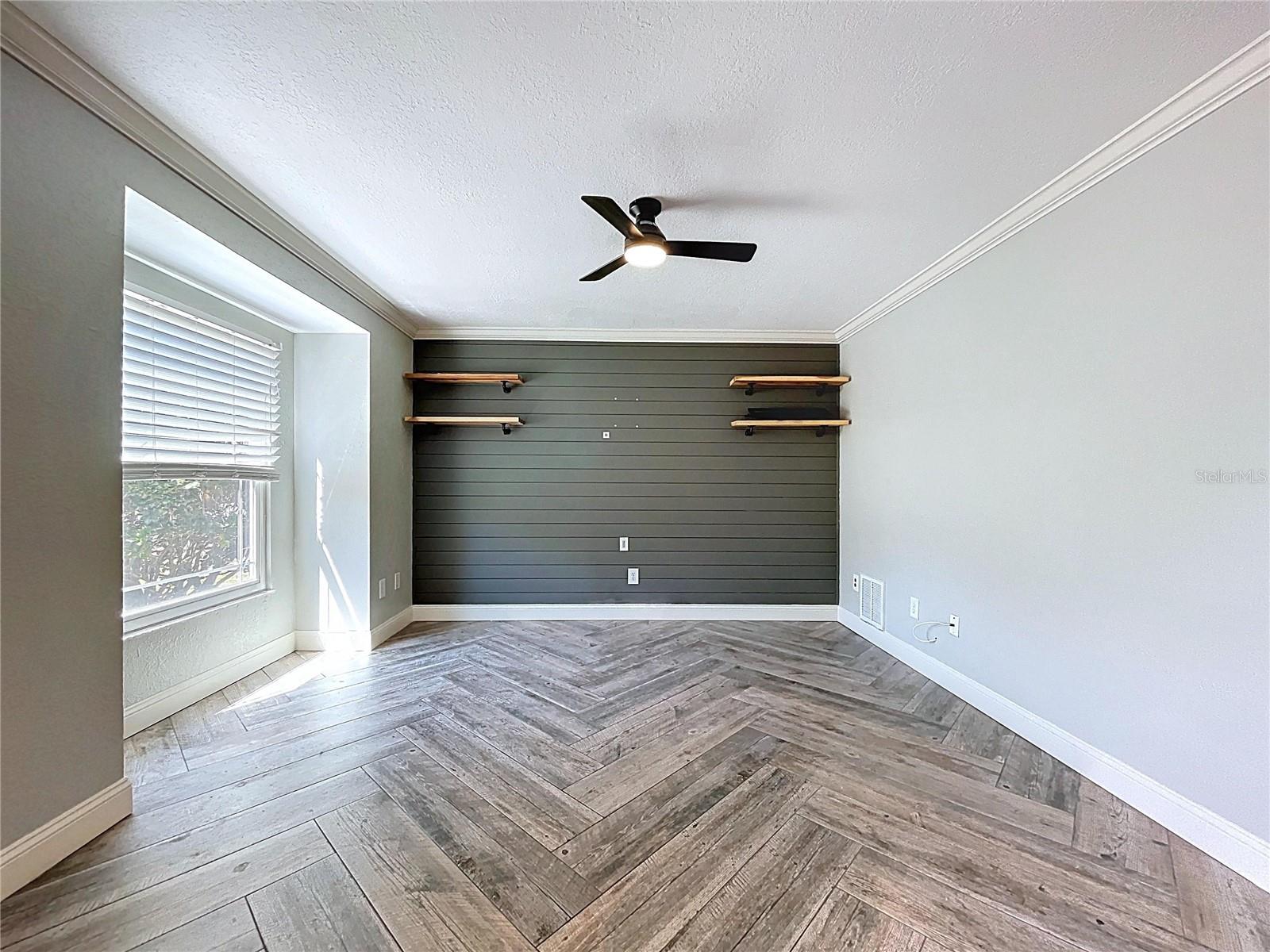 Listing photo id 3 for 10655 Lakeview Drive