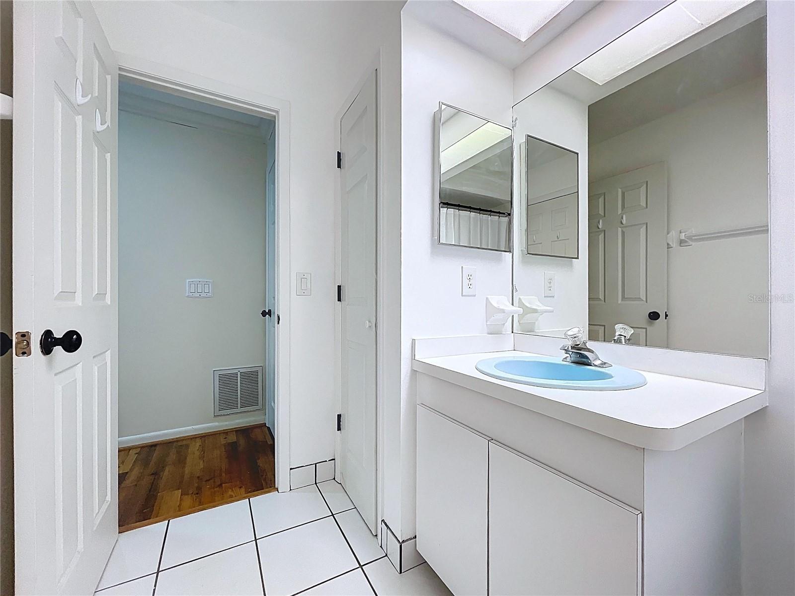 Listing photo id 49 for 10655 Lakeview Drive