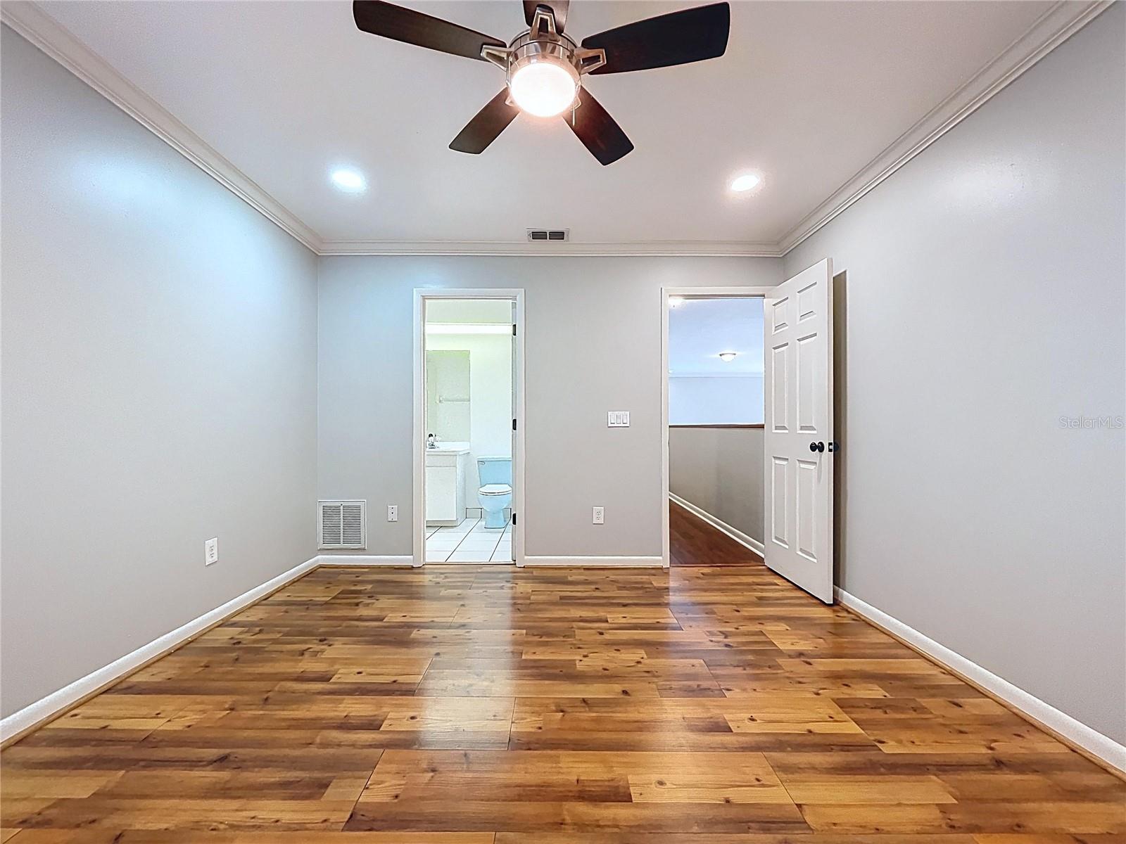 Listing photo id 50 for 10655 Lakeview Drive