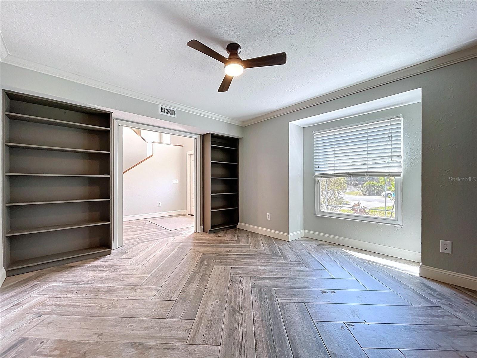 Listing photo id 4 for 10655 Lakeview Drive