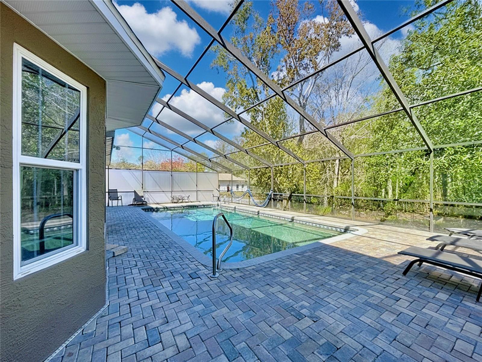 Listing photo id 60 for 10655 Lakeview Drive