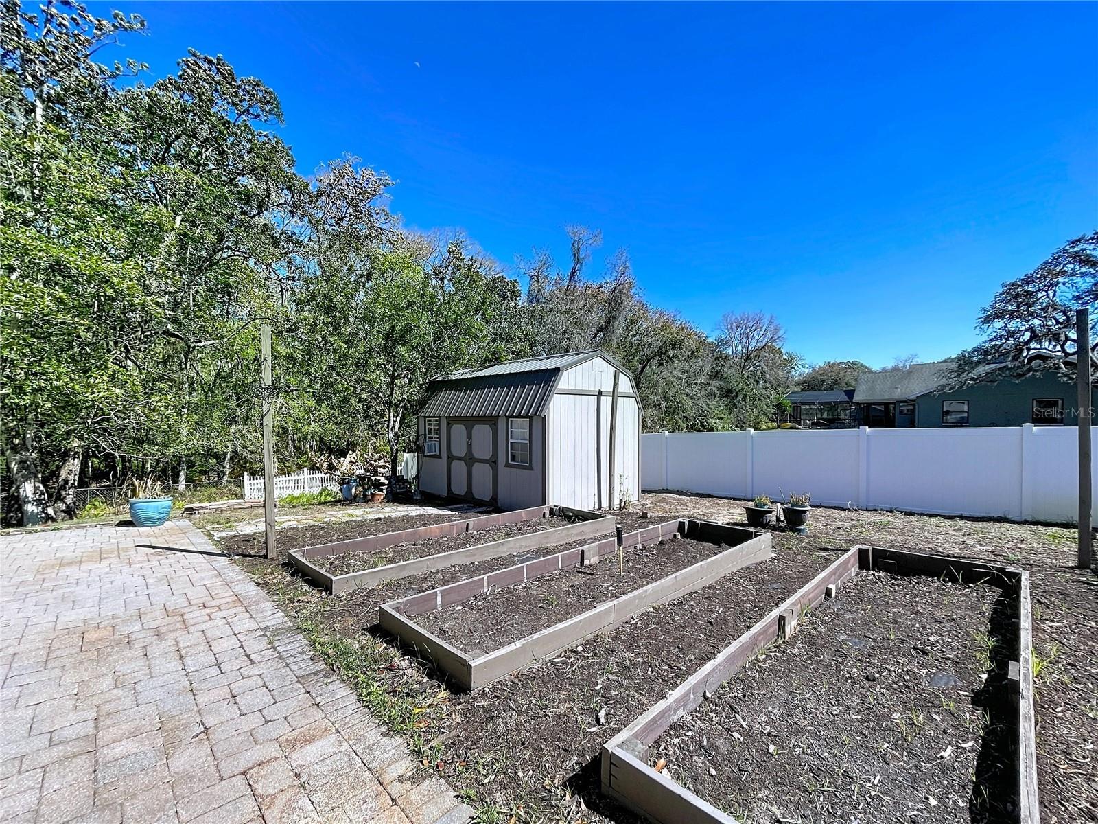 Listing photo id 64 for 10655 Lakeview Drive