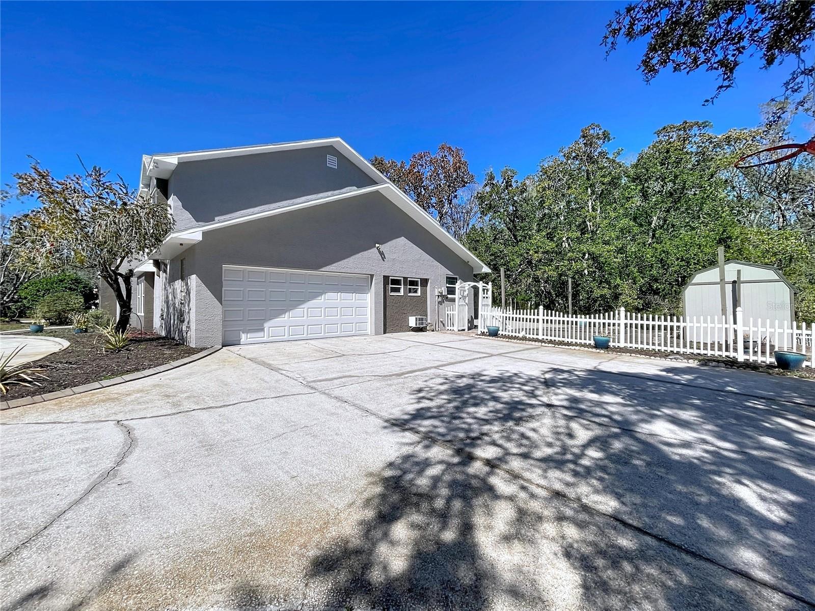 Listing photo id 70 for 10655 Lakeview Drive