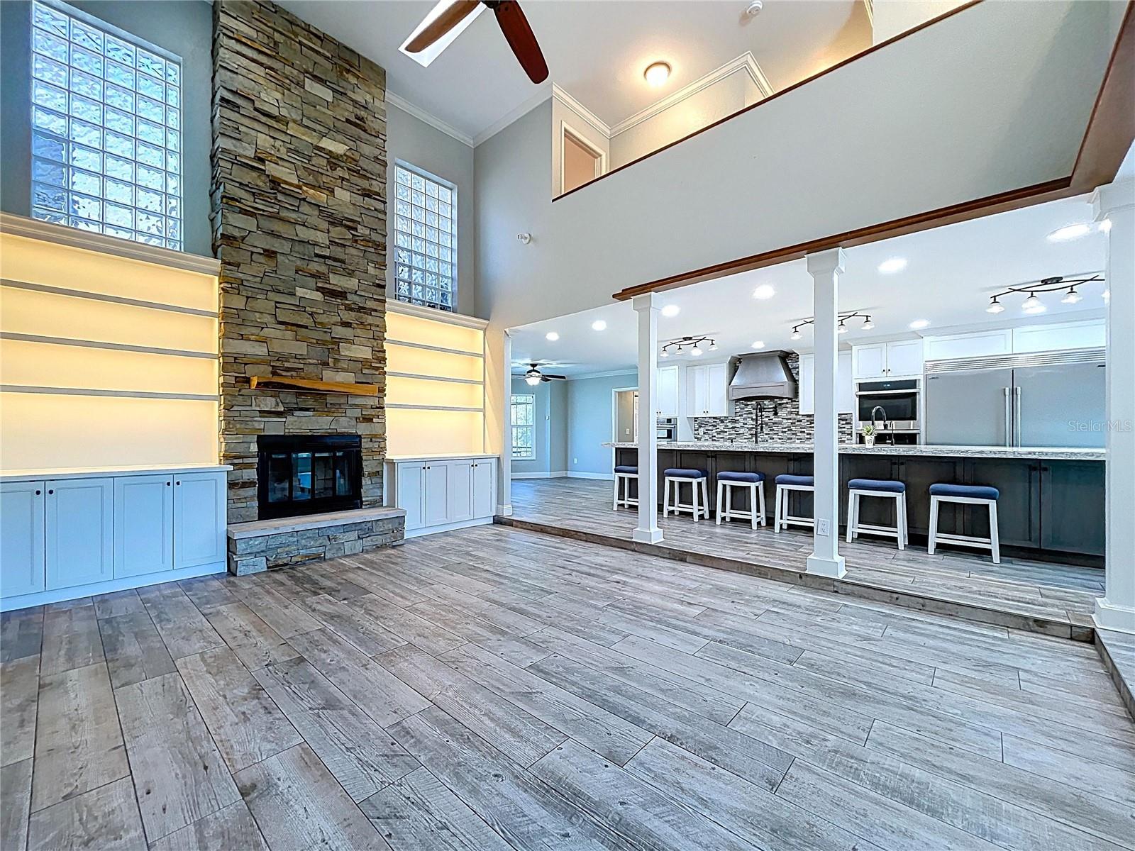 Listing photo id 6 for 10655 Lakeview Drive