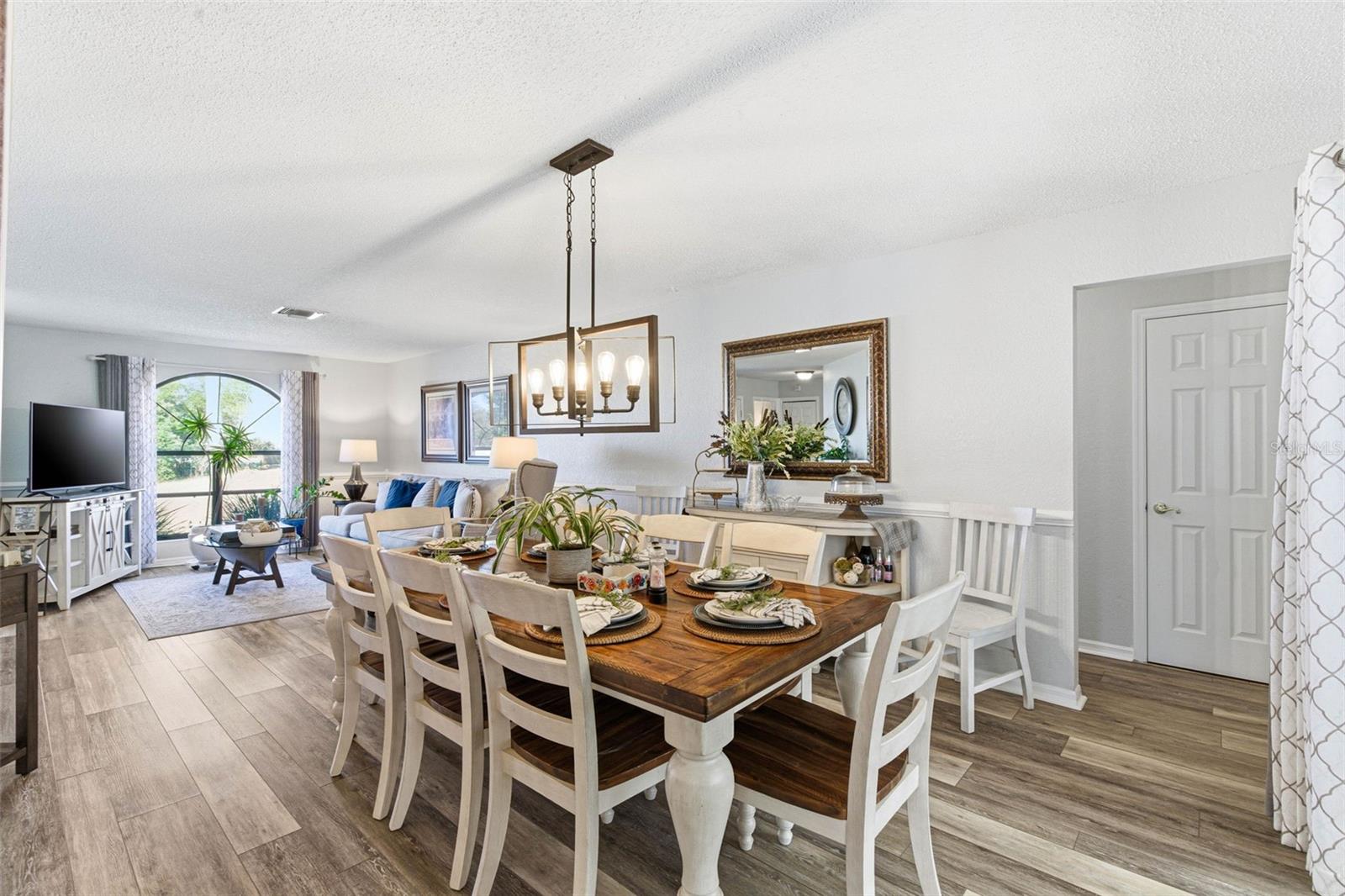 Listing photo id 12 for 3050 Stephanie Drive