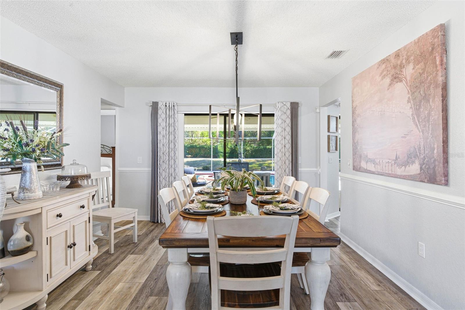 Listing photo id 13 for 3050 Stephanie Drive