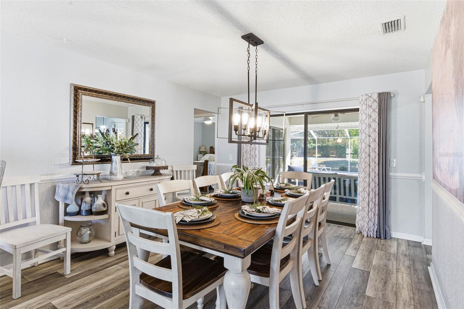 Listing photo id 15 for 3050 Stephanie Drive