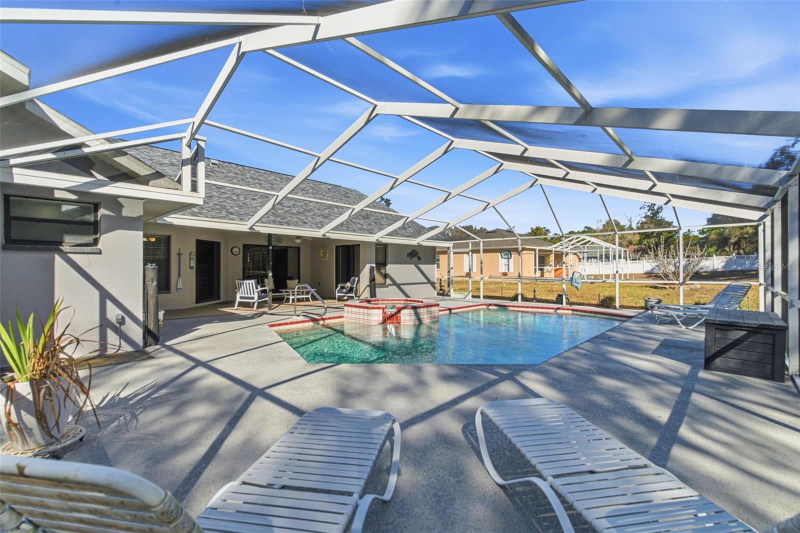 Listing photo id 33 for 3050 Stephanie Drive