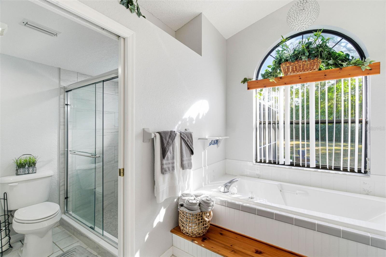 Listing photo id 39 for 3050 Stephanie Drive